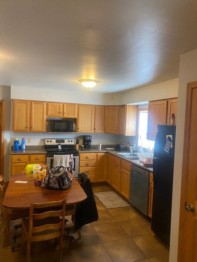 Foto del edificio - 928 E 8th St