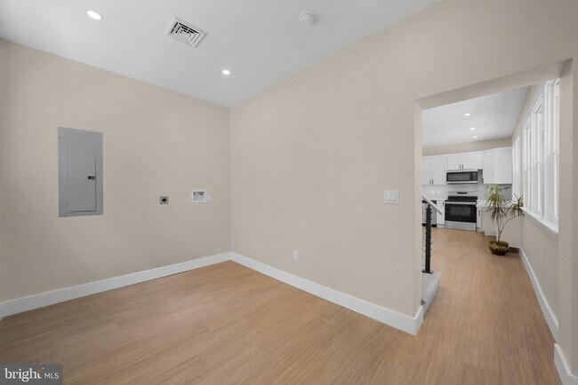 Building Photo - 71 Dreamland Park Dr