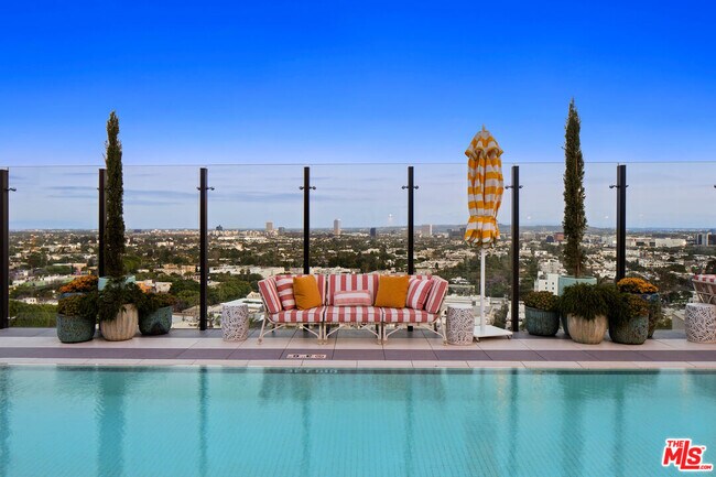 Foto del edificio - 8420 Sunset Blvd