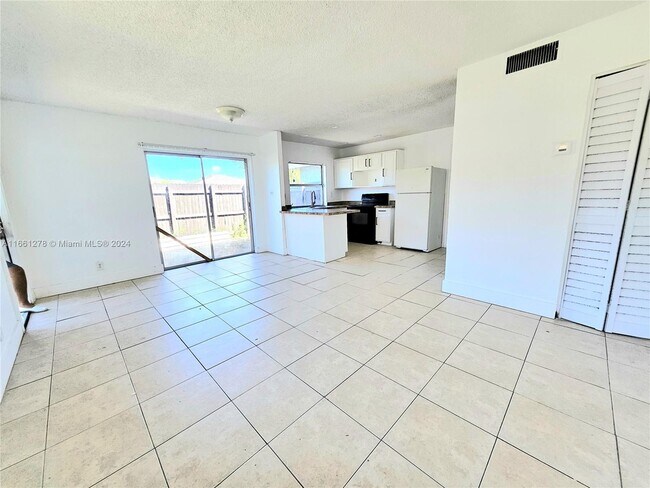 Foto del edificio - 3104 NW 3rd Ave