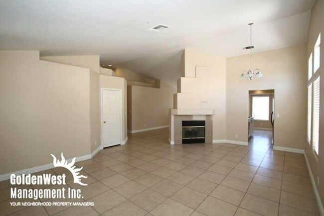 Building Photo - Beautiful 3Bdm 2Ba with huge backyard