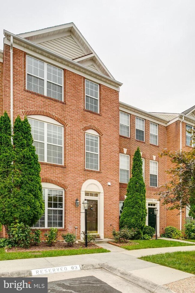 13129 Park Crescent Cir, Herndon, VA 20171 Townhouse for