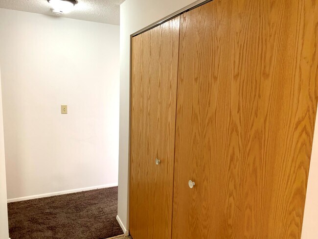 Entry Closet - 2055 Blairs Ferry Rd NE