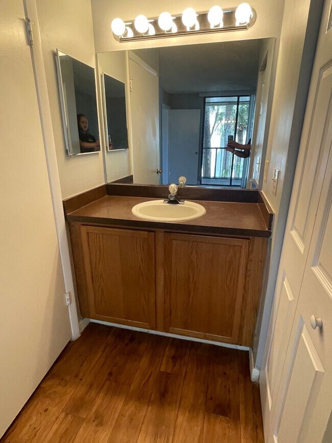Photo - ONE BEDROOM ONE BATHROOM! WATERFRONT COMMUNITY! Apartment