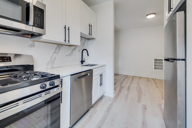 Building Photo - 3050 W Cortland St