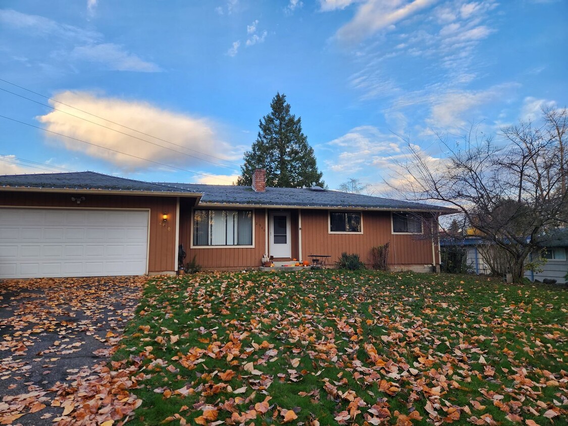 Primary Photo - 2940 W Maplewood
