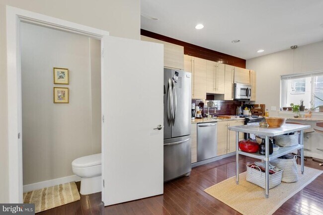 Foto del edificio - 221 W Girard Ave