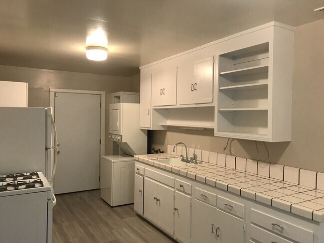 Foto del edificio - 317-319 D Street