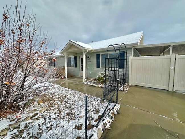 Building Photo - 302 N 1500 W