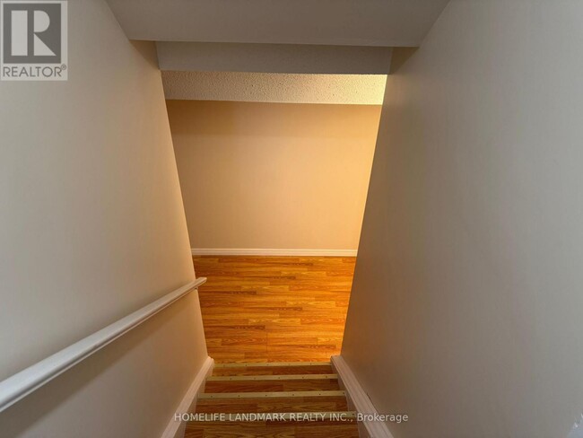 Building Photo - 33 Silver Linden Dr