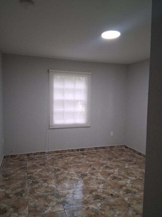 Foto del edificio - 474 E 10th St