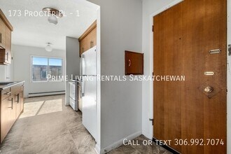Building Photo - 173 Procter Pl