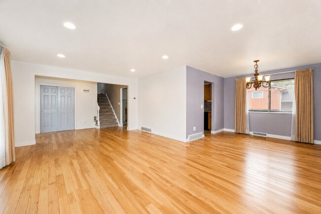 Building Photo - Trailside Littleton Living Near Chatfield Reservoir 6-Bedroom with 4 Full Baths