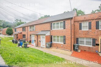 Building Photo - 5046-5048-5048 Just St NE