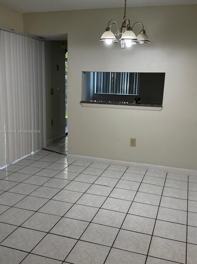 Foto del edificio - 1331 S Franklin Ave