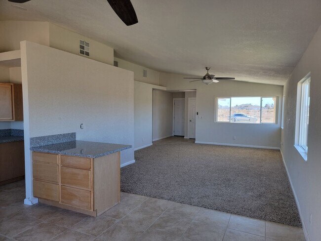 Foto del edificio - For Rent – 3 Bed / 2 Bath Single Family Ho...