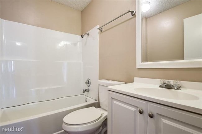 Building Photo - 3 br, 2 bath House - 1101 Briar Oaks Dr