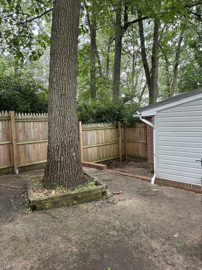 Building Photo - 310 Winterstown Rd