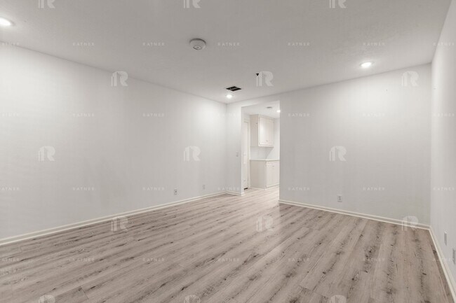 Foto del edificio - (Ellie:B) Promenade West – Unit #208