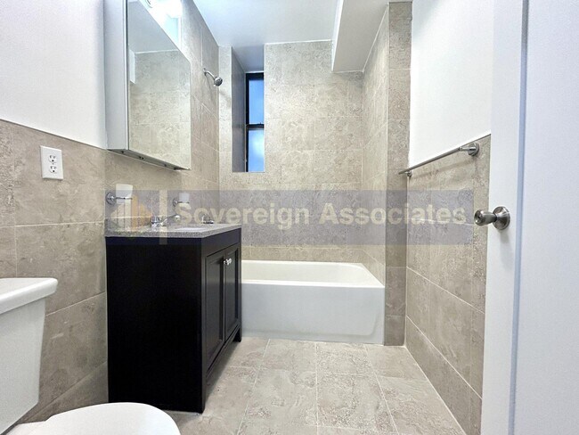 Foto del edificio - 22 Post Ave