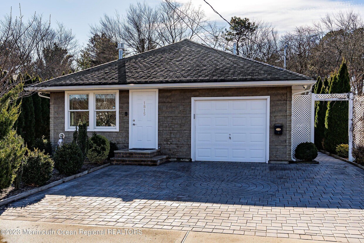 Foto principal - 1815 Mt Everest Ln
