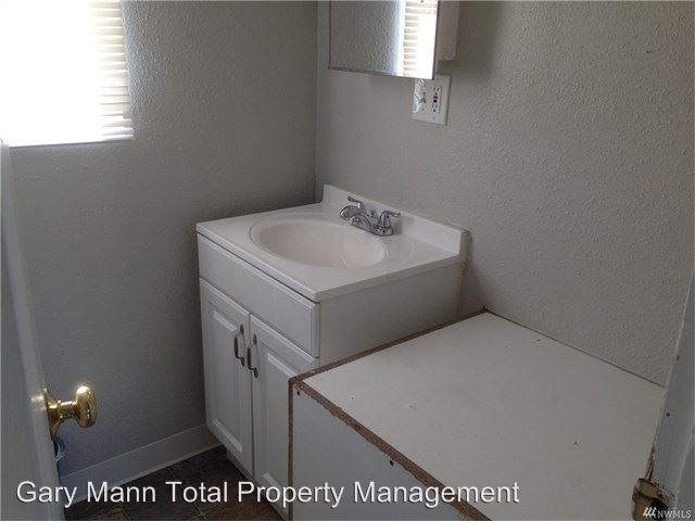 Building Photo - 2 br, 1 bath House - 738 Grape Drive