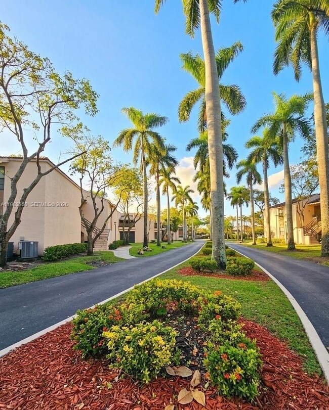 Building Photo - 20130 NE 3rd Ct