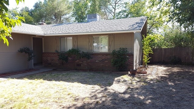 To entry - 5601 Cascade Dr