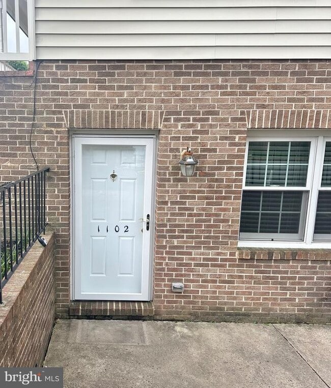 Building Photo - 1102 N Stafford St