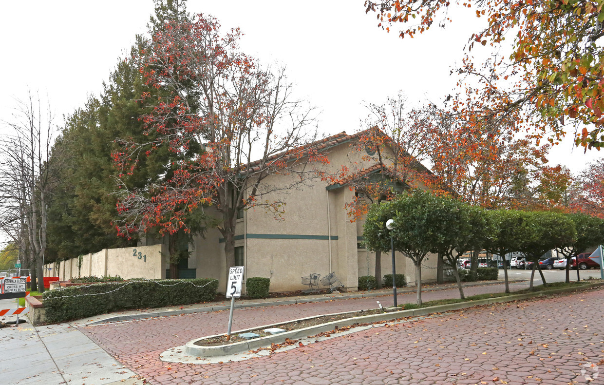 Building Photo - Spinnaker Pointe Apartments