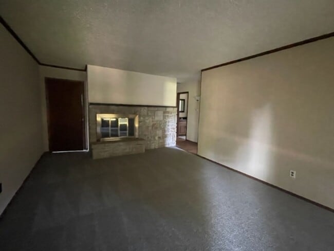 Building Photo - Southside Springfield!  2 Bedroom/2 Bath D...