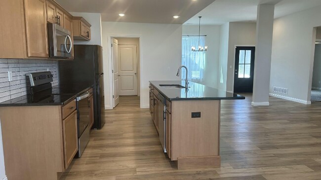 Foto del edificio - 4049 Perennial Ct