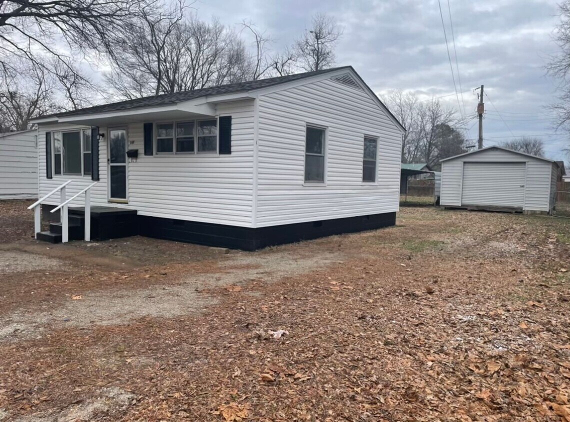 Primary Photo - Remodeled 2 /1 in Truman