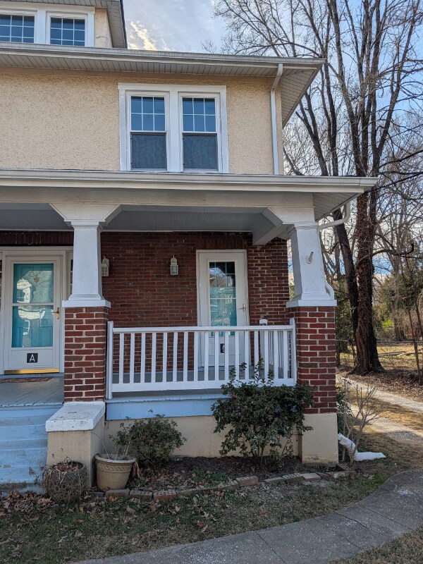 Building Photo - 2226 Windsor Ave SW