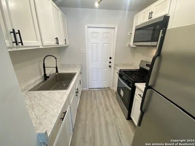 Foto del edificio - 3038 Weir Ave