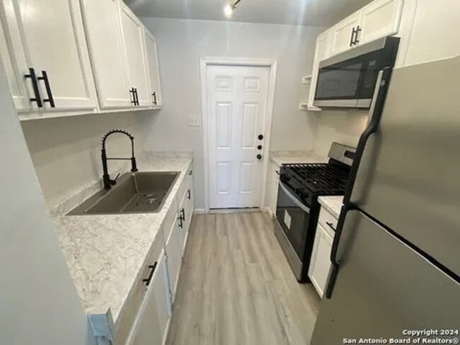 Building Photo - 3038 Weir Ave