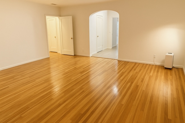 Building Photo - 1615 Phillips Ln