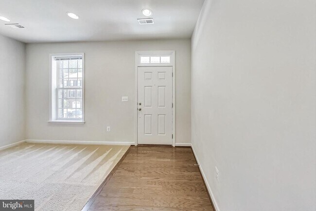 Building Photo - 9118 Fox Stream Way