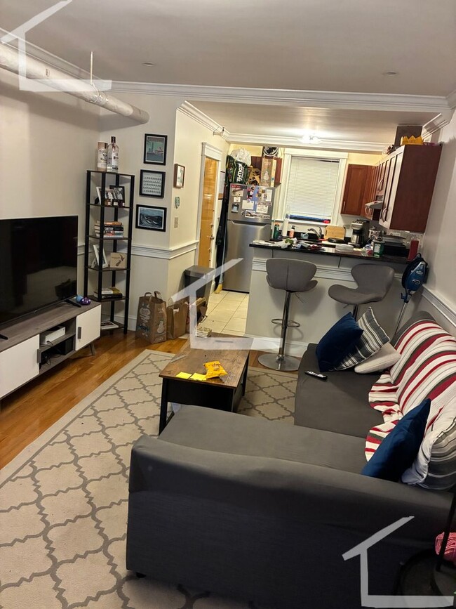 Photo - Nicely renovated 1 bed unit  near the Green Line House