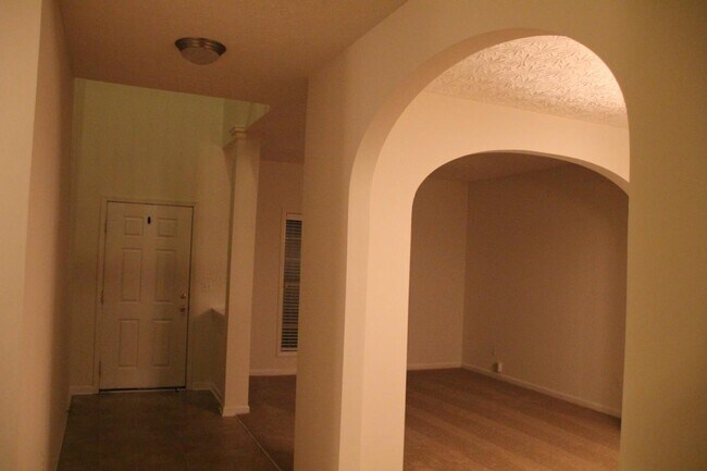 Foto del edificio - 777 Rosslyns Dl