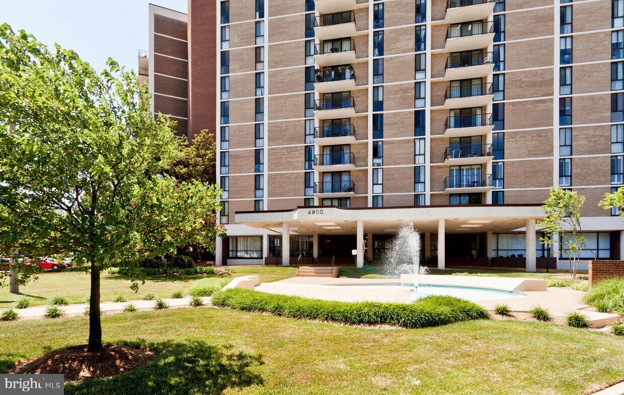 6800 Fleetwood Rd Unit 817, McLean, VA 22101 Room for Rent in McLean