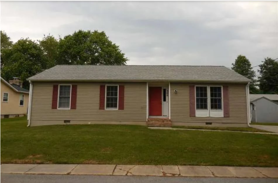 Primary Photo - 366 Manuel St