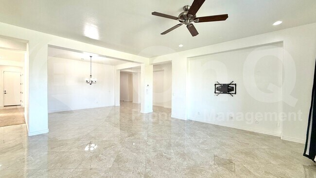 Building Photo - 27355 N Silverado Ranch Rd
