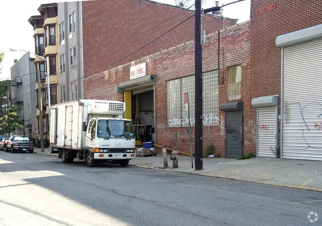 Foto principal - 144-148 N 10th St