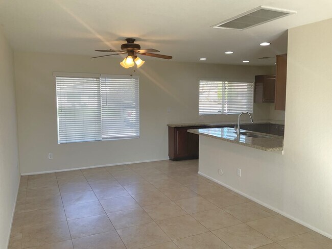 Foto del edificio - 1529 W Kerry Ln