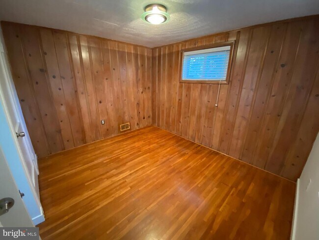 Building Photo - 7807 Elroy Pl