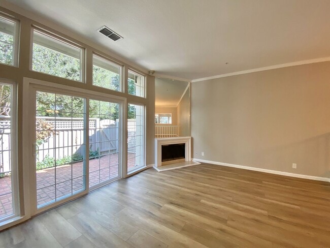 Building Photo - Updated 2 Bed 2 Story Napa Valley Club Con...