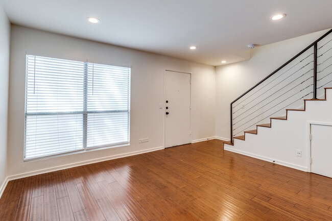 Foto del edificio - 4134 Travis St