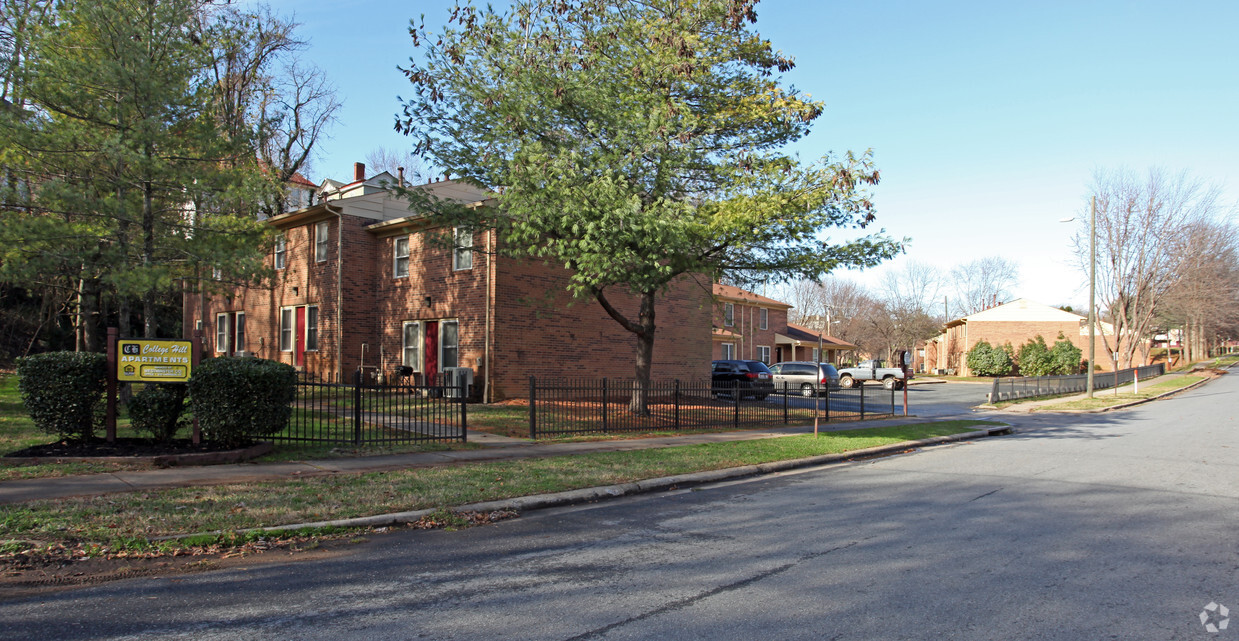 Foto del edificio - College Hill Apartments