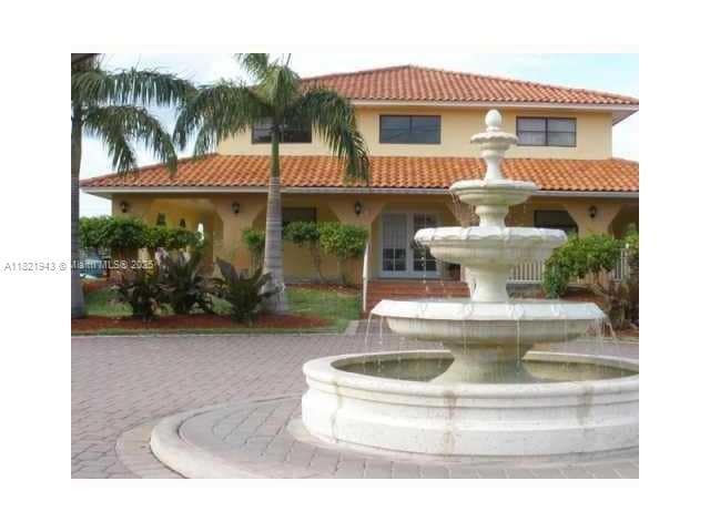 Foto principal - 8185 NW 7th St